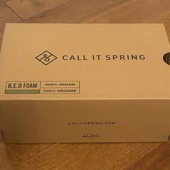 New Call It Spring Women's Gold Metallic & Tan Sandals, size 7 - Picture 9 of 11